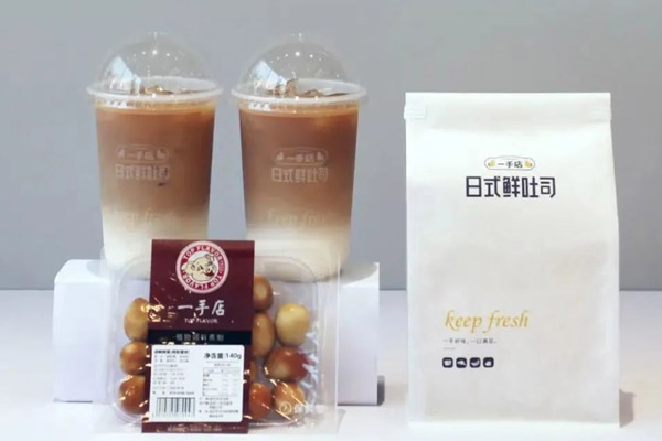 费大厨CP喜茶 “东北红肠+日式吐司”？探索跨界新玩法