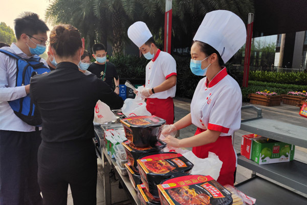 扎堆涌进万亿早餐市场，连锁餐企干得过夫妻店吗？