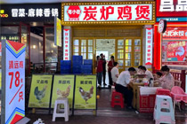 潮汕切片鸡煲爆火，有门店一天卖出1000只鸡